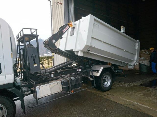 4tトラック用 脱着式8㎥コンテナ – 除雪の総合デパート 株式会社ニットク